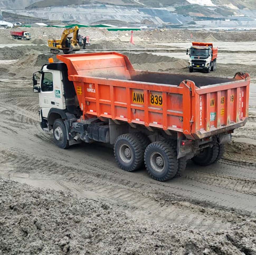 Alquiler de maquinarias pesadas y vehículos livianos en general